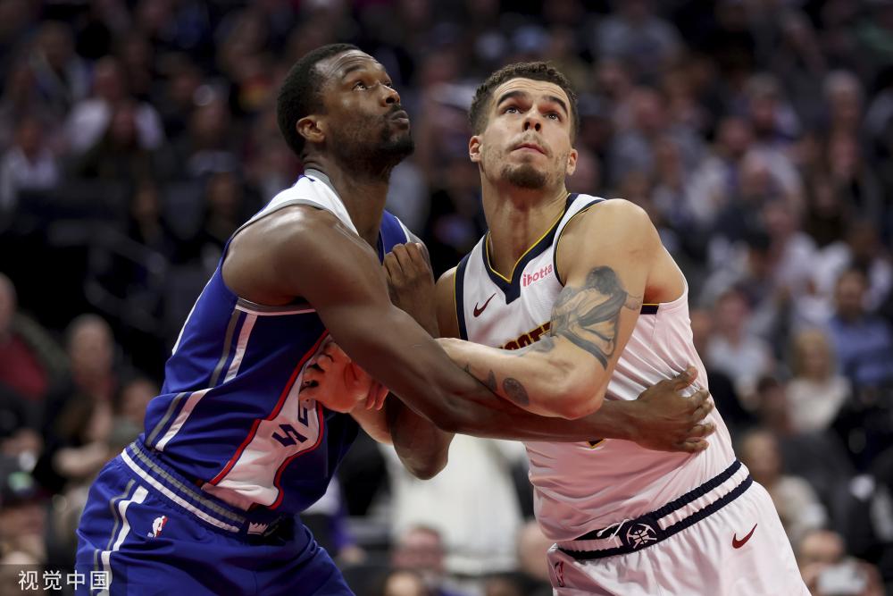 的后防线在 的后防线在